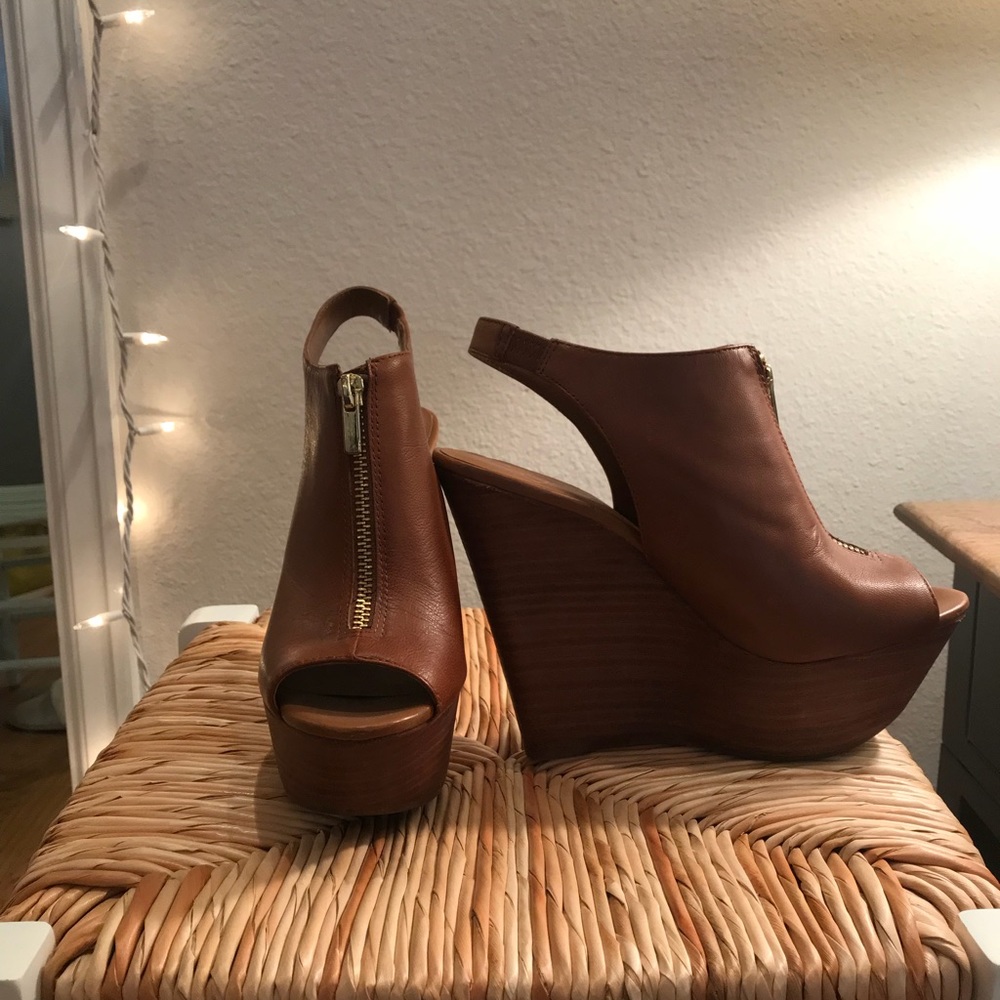 Like new Jessica Simpson brown wedges